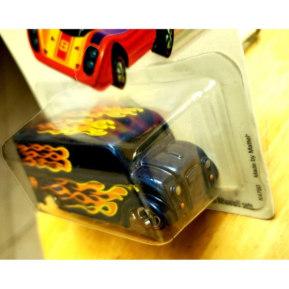 2006 Hot Wheels Flying Customs Dairy Delivery Blue Diecast MOC 1:64 #K4750